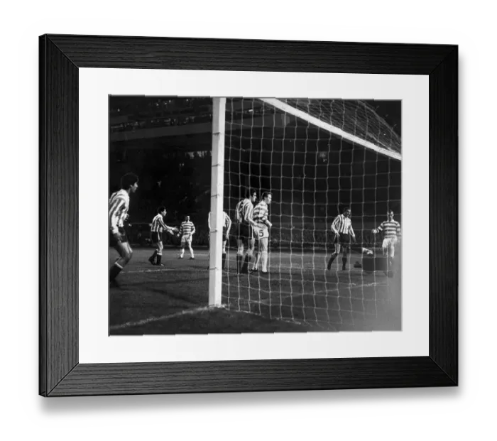 Framed Print : World Club Championship First Leg match at Hampden Park Framed Print : World Club Championship First Leg match at Hampden Park