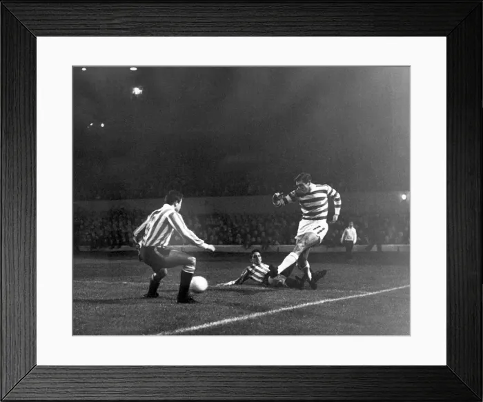 Framed Print : World Club Championship First Leg match at Hampden Park Framed Print : World Club Championship First Leg match at Hampden Park