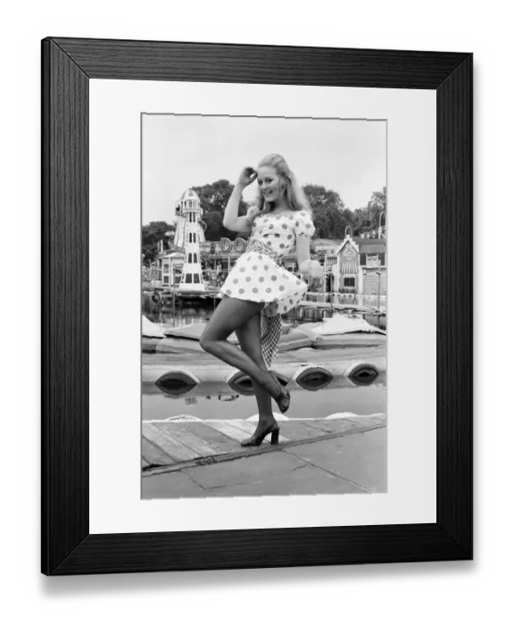 Framed Print : Variety Club Star Gala at Battersea Park Festival Gardens, 12th April 1971 Framed Print : Variety Club Star Gala at Battersea Park Festival Gardens, 12th April 1971