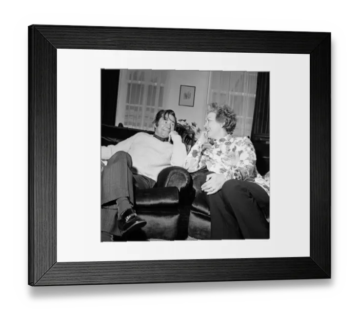 Framed Print : Reg Varney, actor, pictured at home with his wife Lilian. 20th August 1971 Framed Print : Reg Varney, actor, pictured at home with his wife Lilian. 20th August 1971