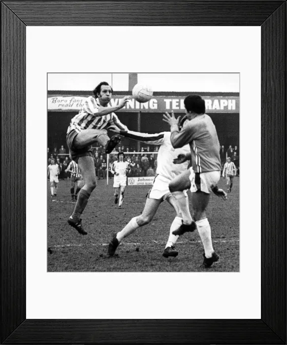 Framed Print : Nuneaton Borough v Yeovil Town. 21st February 1976. Tony Jacques is back at Borough Framed Print : Nuneaton Borough v Yeovil Town. 21st February 1976. Tony Jacques is back at Borough