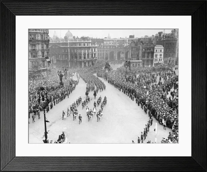Framed Print : British and Allied troops seen here march through Trafalgar Square during the Victory Framed Print : British and Allied troops seen here march through Trafalgar Square during the Victory