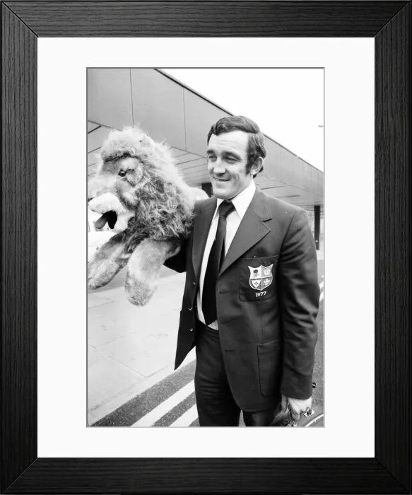 Framed Print : Phil Bennett British Lion captain seen here at Heathrow Airport as the team prepare to