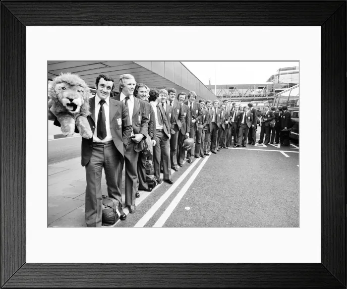 Framed Print : British Lions seen here at Heathrow Airport on their way to New Zealand 10th May 1977 Framed Print : British Lions seen here at Heathrow Airport on their way to New Zealand 10th May 1977