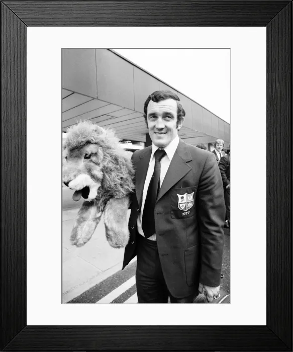 Framed Print : Phil Bennett British Lion captain seen here at Heathrow Airport as the team prepare to