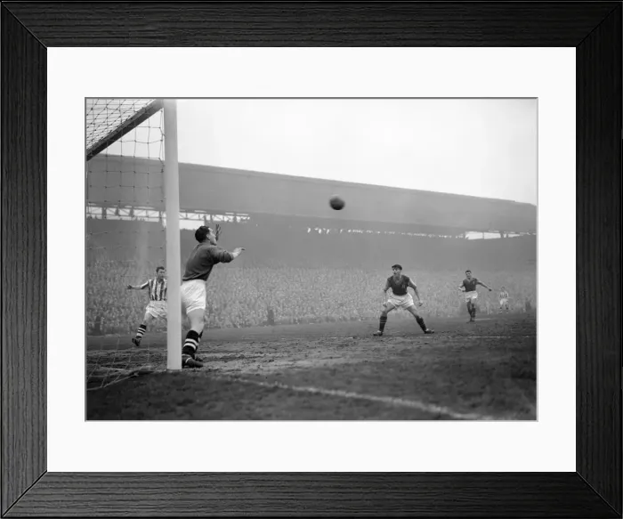 Framed Print : Aston Villa 1-0 West Brom, FA Cup match, Thursday 28th March 1957 Framed Print : Aston Villa 1-0 West Brom, FA Cup match, Thursday 28th March 1957