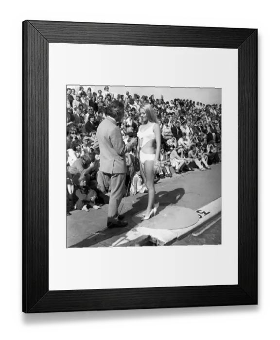 Framed Print : The Miss Tyne Tees Television beauty contest at Tynemouth Open Air Swimming Pool 24 July