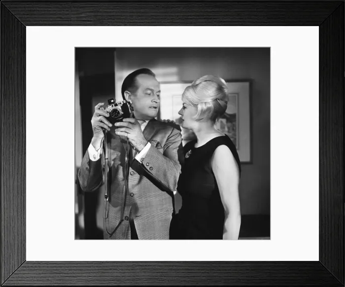 Framed Print : Film Premiere of DR NO 7th October 1962 Framed Print : Film Premiere of DR NO 7th October 1962