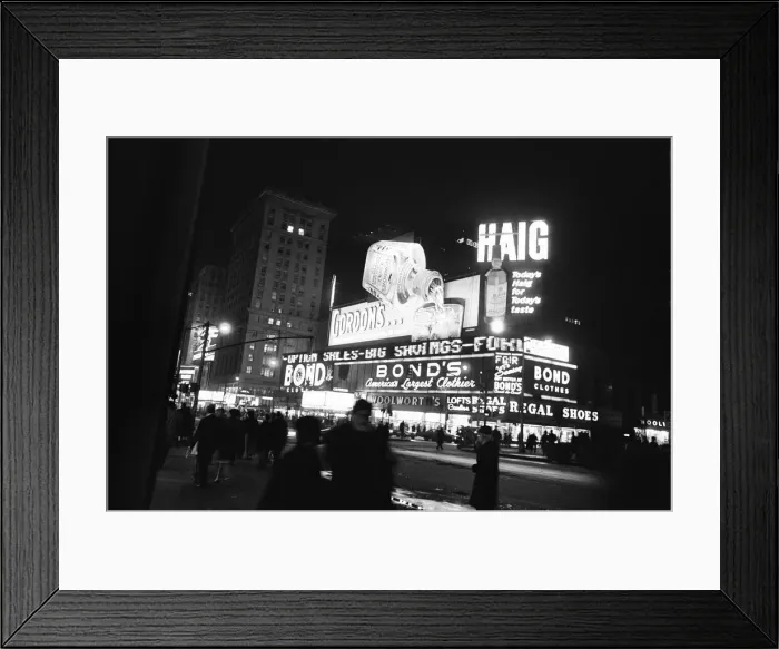 Framed Print : Woolworths in Midtown New York 25th January 1970 Framed Print : Woolworths in Midtown New York 25th January 1970