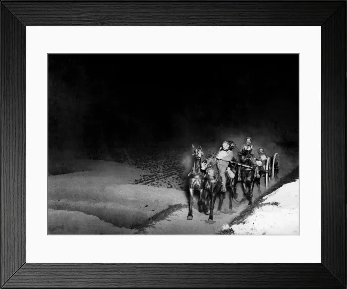 Framed Print : Transport bringing up ammunition to a machine gun school just behind the frontline Framed Print : Transport bringing up ammunition to a machine gun school just behind the frontline