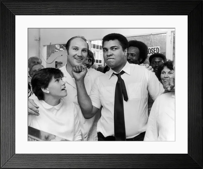 Framed Print : Muhammad Ali visits retired boxer Jack Bodell at his Fish and Chip Shop in Coventry
