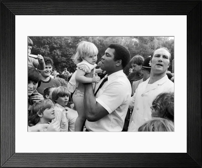 Framed Print : Muhammad Ali visits retired boxer Jack Bodell at his Fish and Chip Shop in Coventry Framed Print : Muhammad Ali visits retired boxer Jack Bodell at his Fish and Chip Shop in Coventry