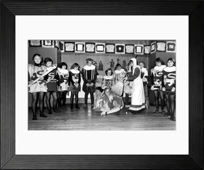 Framed Print : North East Festivals Youngsters from Marden Bridge Middle school in Wallsend have Framed Print : North East Festivals Youngsters from Marden Bridge Middle school in Wallsend have