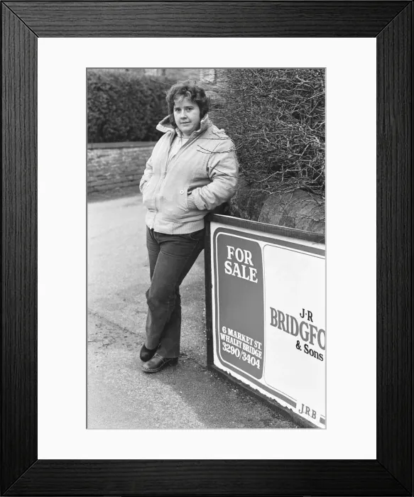 Framed Print : Val McDermid, Sunday People Journalist, 4th February 1981. House Sale Story Framed Print : Val McDermid, Sunday People Journalist, 4th February 1981. House Sale Story