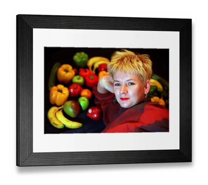 Framed Print : SOPHIE GRIGSON COOK, 21st OCTOBER 1997 AT THE ASSEMBLY ROOMS EDINBURGH LEANING ON ELBOW