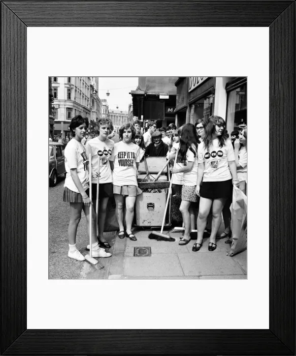 Framed Print : Teenagers say Keep Britain Tidy, New Street, Birmingham, Saturday 6th July 1968 Framed Print : Teenagers say Keep Britain Tidy, New Street, Birmingham, Saturday 6th July 1968