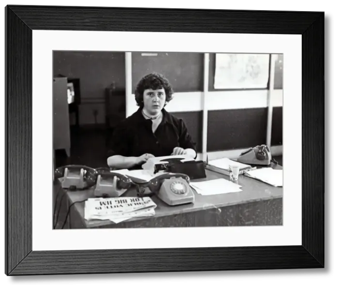 Framed Print : Crime writer Val McDermid working at the Daily Record in the 1980s Framed Print : Crime writer Val McDermid working at the Daily Record in the 1980s