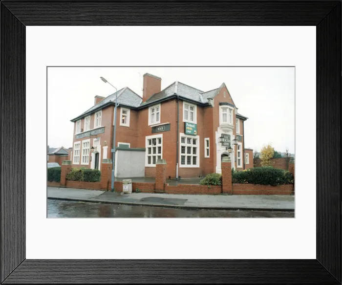 Framed Print : The Mercer Arms Public House on the corner of Thackhall Street and Swan Lane Coventry Framed Print : The Mercer Arms Public House on the corner of Thackhall Street and Swan Lane Coventry