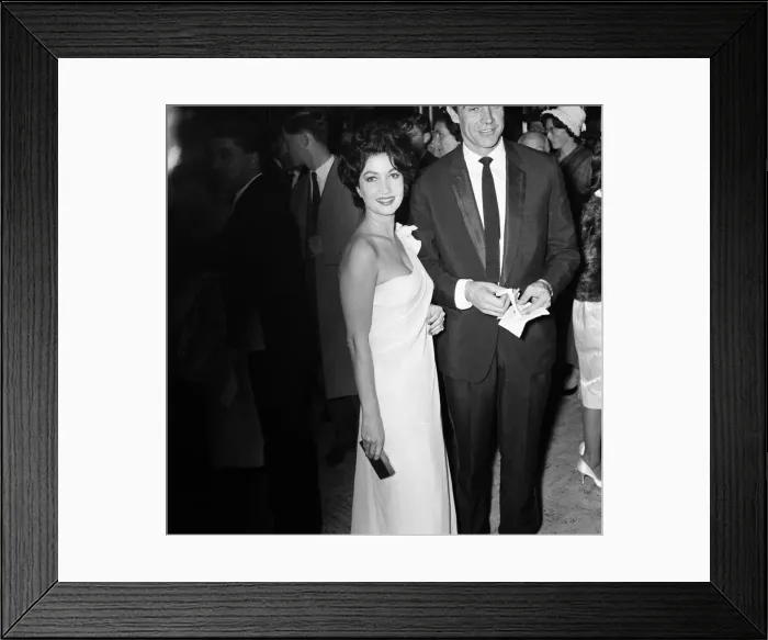 Framed Print : Sean Connery and Zena Marshal attend the Film Premiere of DR NO Framed Print : Sean Connery and Zena Marshal attend the Film Premiere of DR NO