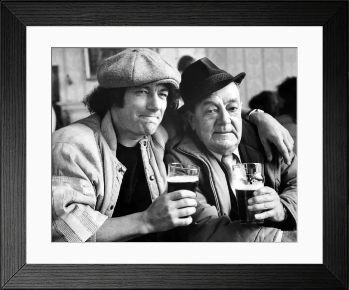 Framed Print : Brian Johnson lead singer of the rock group AC / DC shares a pint of beer with dad Alan 31 Framed Print : Brian Johnson lead singer of the rock group AC / DC shares a pint of beer with dad Alan 31