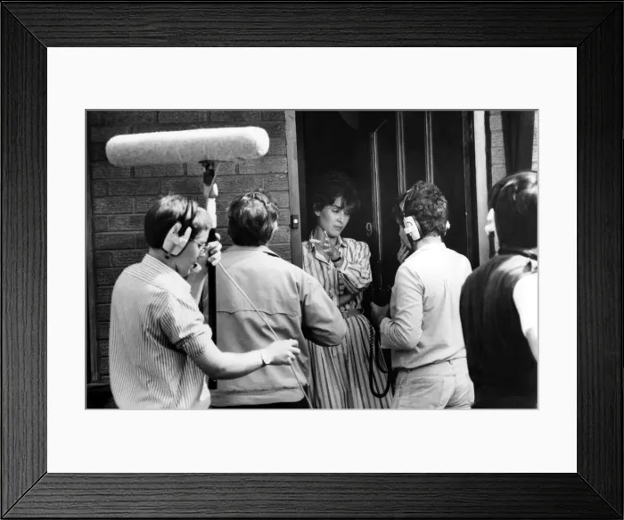 Framed Print : Television programme - Brookside - A filming of an episode 19 August 1983 - Cast member Framed Print : Television programme - Brookside - A filming of an episode 19 August 1983 - Cast member
