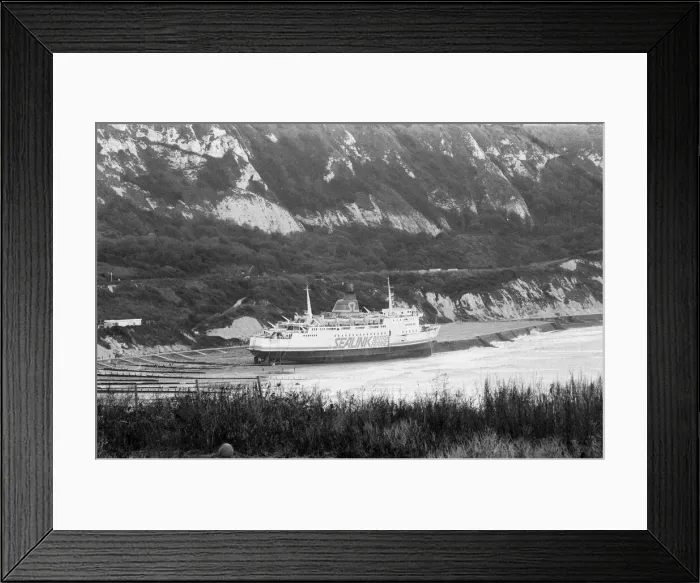 Framed Print : The 1987 Great Storm occurred on the night of 15?16th October 1987 Framed Print : The 1987 Great Storm occurred on the night of 15?16th October 1987