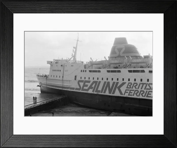 Framed Print : The 1987 Great Storm occurred on the night of 15?16th October 1987 Framed Print : The 1987 Great Storm occurred on the night of 15?16th October 1987