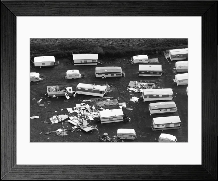 Framed Print : The 1987 Great Storm occurred on the night of 15 ? 16th October 1987 Framed Print : The 1987 Great Storm occurred on the night of 15 ? 16th October 1987