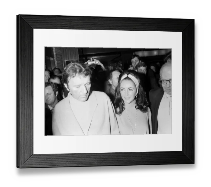 Framed Print : Richard Burton & Elizabeth Taylor, arrive for Liz Taylors 40th Birthday Party