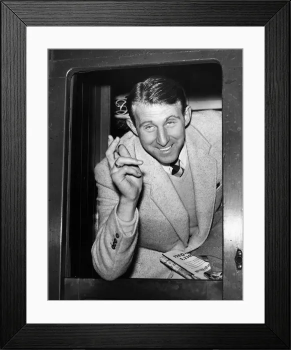 Framed Print : West Brom footballer Ray Barlow, 9th October 1957. Evaluation Scan Only Framed Print : West Brom footballer Ray Barlow, 9th October 1957. Evaluation Scan Only