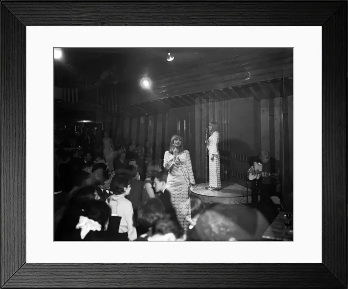 Framed Print : Marrianne Faithful seen here making her debut cabaret appearance at the Blue Nile Club Framed Print : Marrianne Faithful seen here making her debut cabaret appearance at the Blue Nile Club
