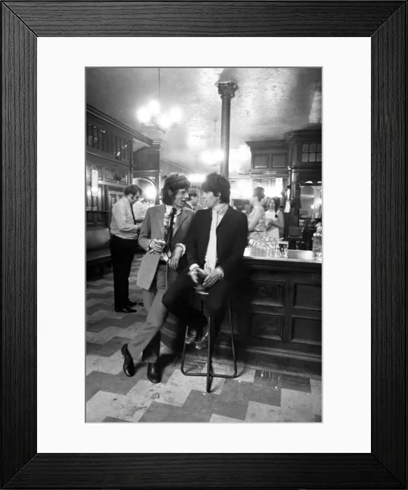 Framed Print : Keith Richards and Mick Jagger of The Rolling Stones. Friday 30th June 1967 Framed Print : Keith Richards and Mick Jagger of The Rolling Stones. Friday 30th June 1967