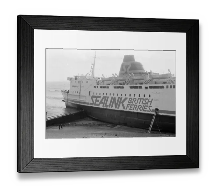 Framed Print : The 1987 Great Storm occurred on the night of 15?16th October 1987 Framed Print : The 1987 Great Storm occurred on the night of 15?16th October 1987