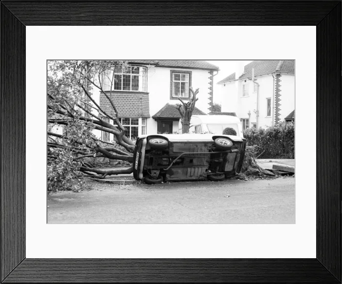 Framed Print : The 1987 Great Storm occurred on the night of 15 ? 16th October 1987