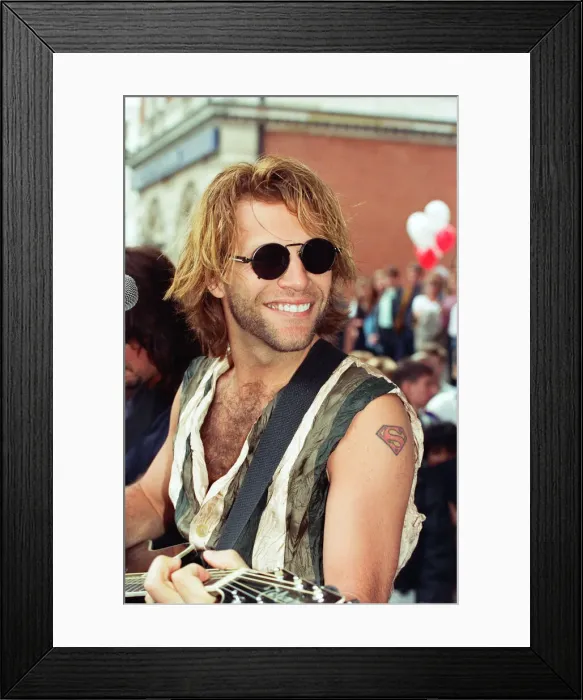 Framed Print : Jon Bon Jovi, lead singer of rock group Bon Jovi, busking in Covent Garden Framed Print : Jon Bon Jovi, lead singer of rock group Bon Jovi, busking in Covent Garden