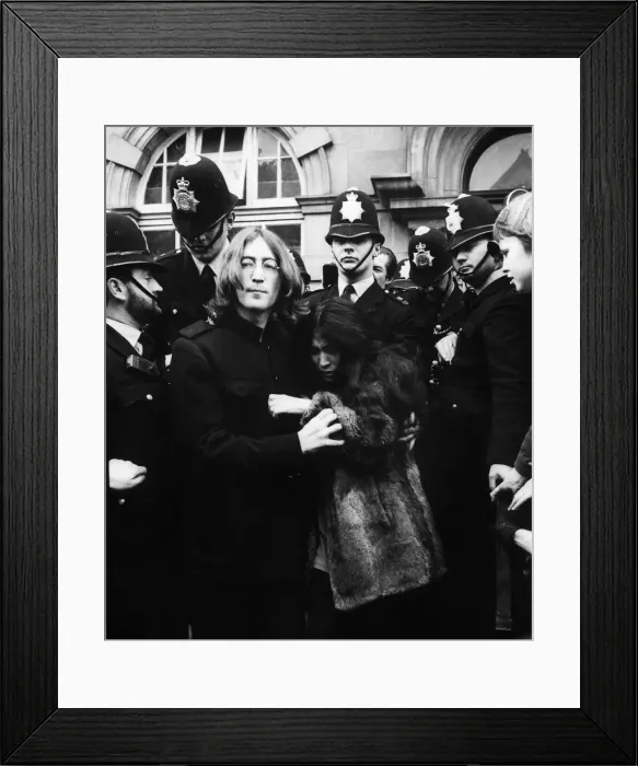 Framed Print : John Lennon with Yoko Ono surrounded by policemen as they leave Marylebone Magistates Framed Print : John Lennon with Yoko Ono surrounded by policemen as they leave Marylebone Magistates