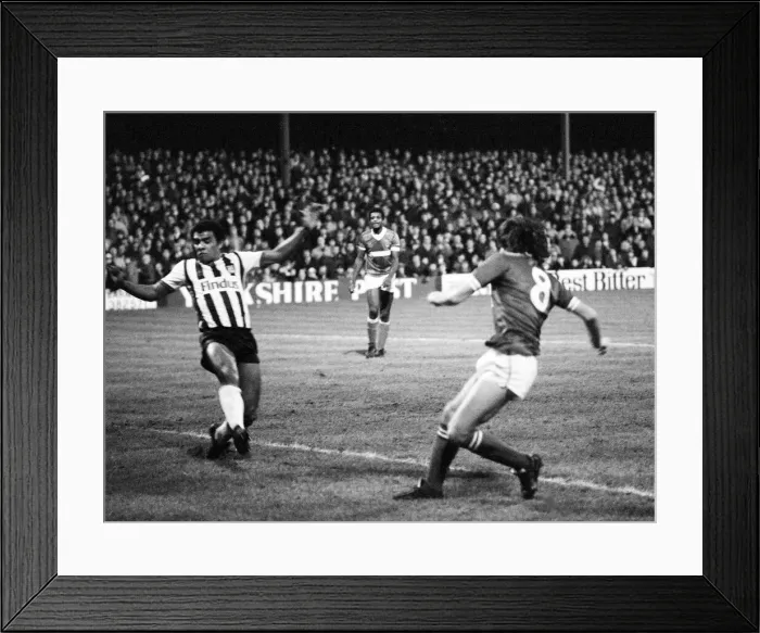 Framed Print : English League Division Two match at Oakwell. Barnsley 4 v Grimsby 0 Framed Print : English League Division Two match at Oakwell. Barnsley 4 v Grimsby 0