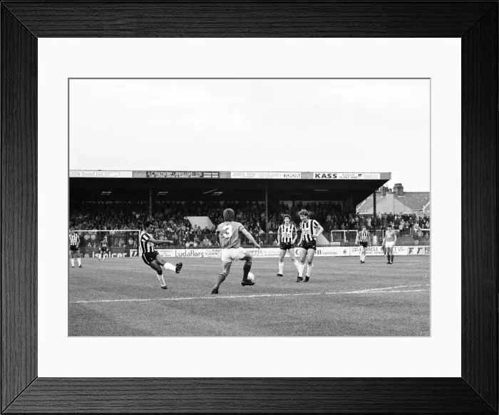 Framed Print : English League Division Two match at Blundell Park. Grimsby 4 v Oldham Athletic 1