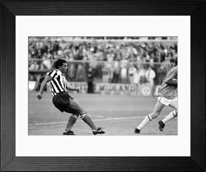 Framed Print : English League Division Two match at Boundary Park. Oldham Athletic 2 v Grimsby 1 Framed Print : English League Division Two match at Boundary Park. Oldham Athletic 2 v Grimsby 1
