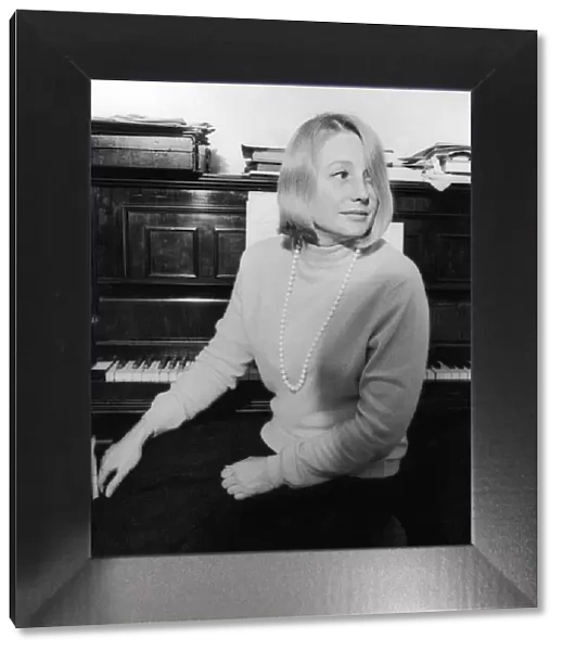Margrete Blossom Dearie, American jazz singer and pianist. Circa 1950