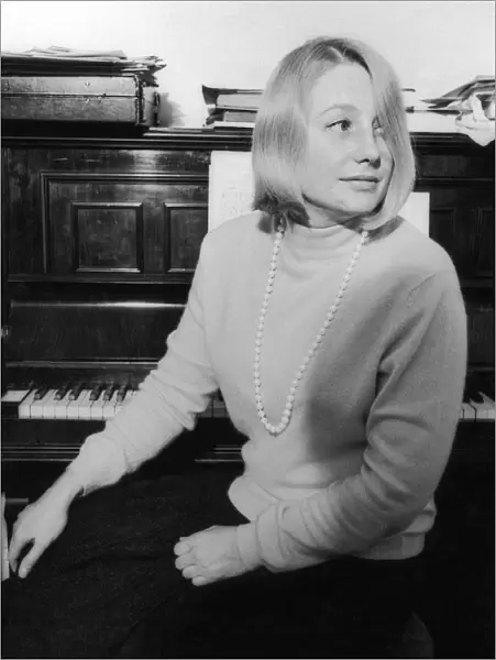 Margrete Blossom Dearie, American jazz singer and pianist. Circa 1950
