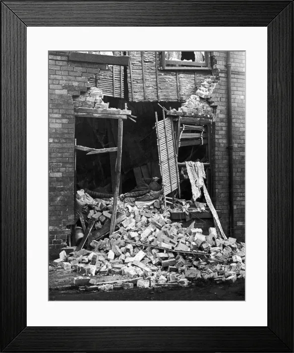 Framed Print : House in Wykeham Street Scarborough where Mrs Barnett and her two children were killed Framed Print : House in Wykeham Street Scarborough where Mrs Barnett and her two children were killed