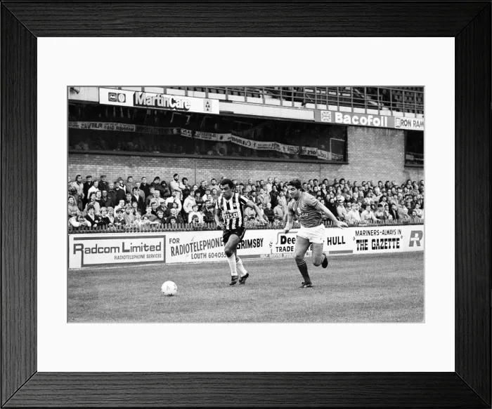 Framed Print : English League Division Two match at Blundell Park. Grimsby 4 v Oldham Athletic 1 Framed Print : English League Division Two match at Blundell Park. Grimsby 4 v Oldham Athletic 1