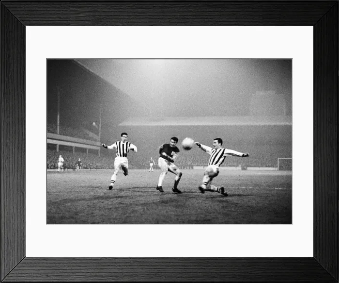 Framed Print : League cup Final First Leg match at Upton park. West Ham United 2 v West Bromwich Framed Print : League cup Final First Leg match at Upton park. West Ham United 2 v West Bromwich