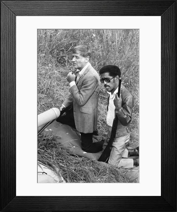 Framed Print : Sammy Davis Junior and Peter Lawford whilst on location at Eastnor Castle, Ledbury