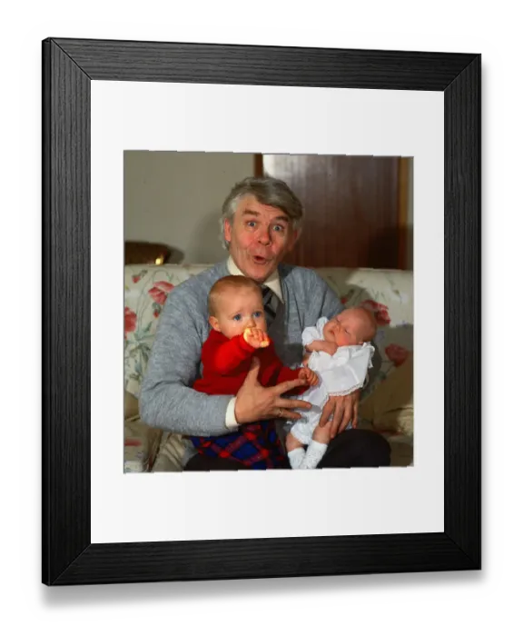 Framed Print : Andy Stewart singer December 1986 with grandchildren Kimberley Gordon and Brodie Munro Framed Print : Andy Stewart singer December 1986 with grandchildren Kimberley Gordon and Brodie Munro