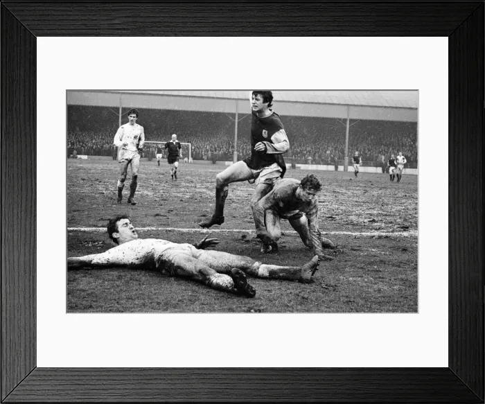 Framed Print : English League Division One match at Turf Moor. Burnley 1 v Sunderland 0 Framed Print : English League Division One match at Turf Moor. Burnley 1 v Sunderland 0