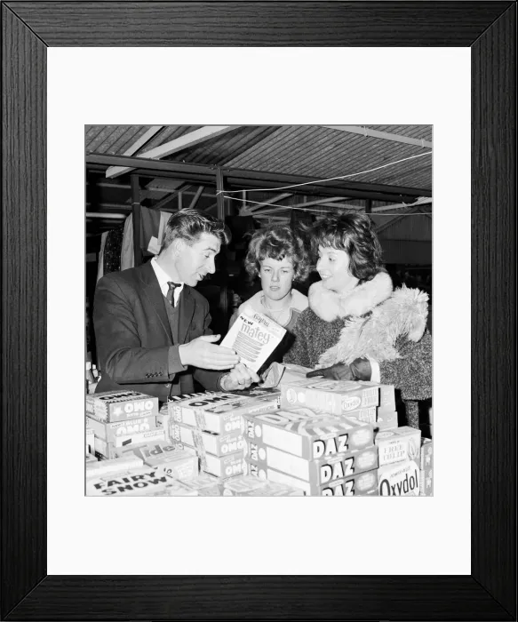 Framed Print : Blackburn Rovers footballer Bryan Douglas serving on his stall at the Morecambe market Framed Print : Blackburn Rovers footballer Bryan Douglas serving on his stall at the Morecambe market