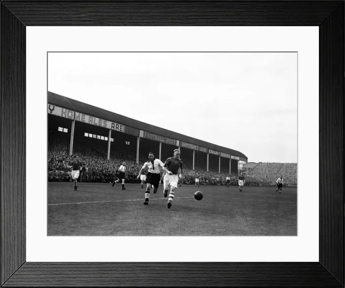 Framed Print : English League Division One match at Meadow Lane. Notts County 2 v Nottingham Framed Print : English League Division One match at Meadow Lane. Notts County 2 v Nottingham