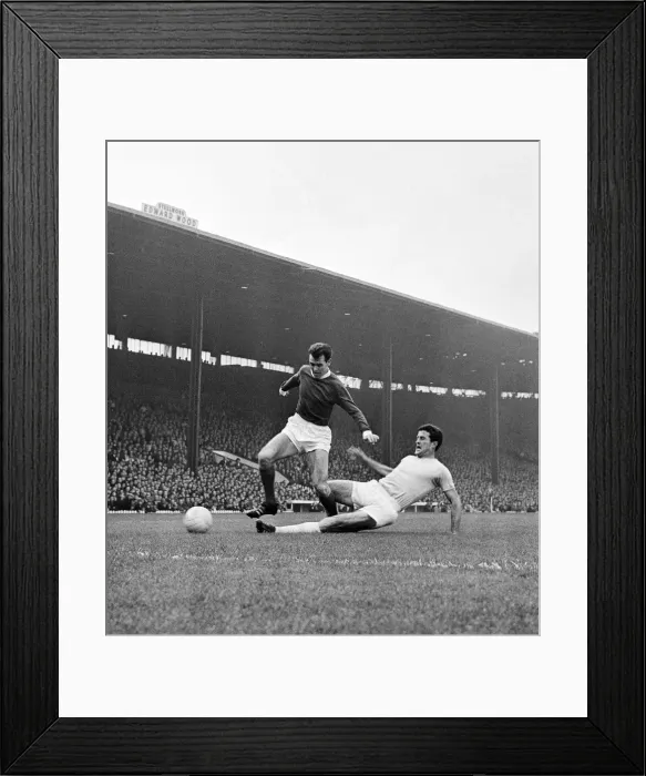 Framed Print : English League Division One match at Old Trafford. Manchester United 1 v Sunderland Framed Print : English League Division One match at Old Trafford. Manchester United 1 v Sunderland